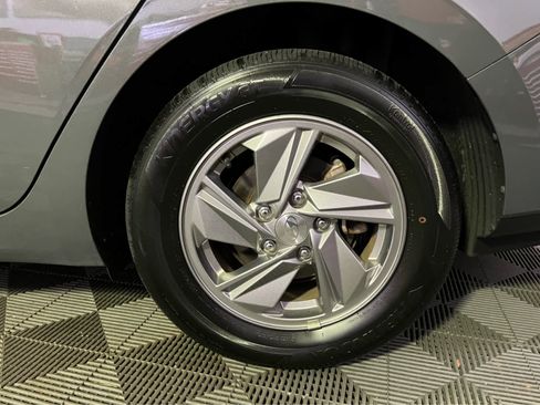 Used 2024 Hyundai Elantra SE FWD image 9