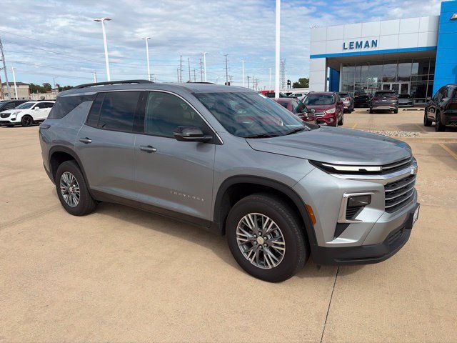 Used 2026 Chevrolet Traverse LT FWD image 2