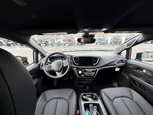 New 2026 Chrysler Pacifica Select FWD image 12