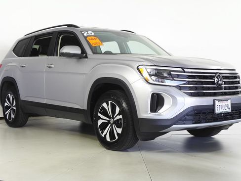 Used 2025 Volkswagen Atlas SE FWD image 4