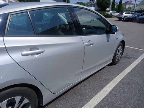 Used 2020 Toyota Prius Prime Limited FWD image 5