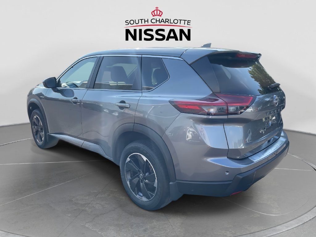 Used 2026 Nissan Rogue SV AWD/4WD image 4