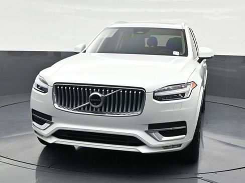 Certified 2024 Volvo XC90 B5 Plus image 9
