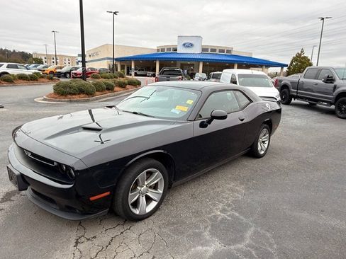 Used 2019 Dodge Challenger SXT image 13