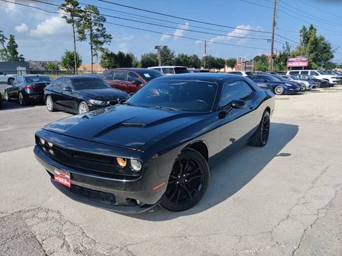 Used 2016 Dodge Challenger SXT w/ Blacktop Package RWD image 5