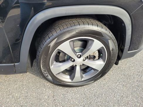 Used 2019 Jeep Cherokee Limited image 15