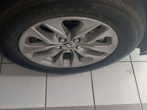 Used 2024 Toyota Sienna LE w/ LE Plus Package FWD image 7