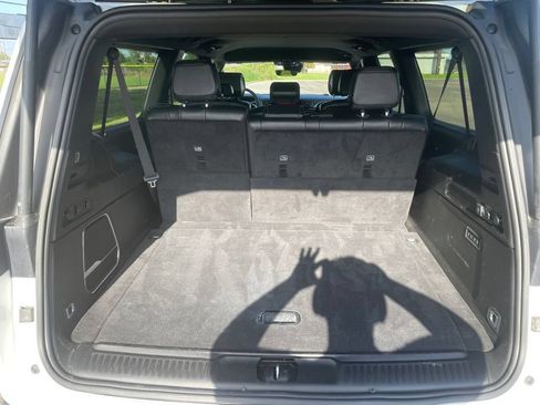 Used 2024 Jeep Wagoneer L Series II w/ Flexible Seating Group RWD image 13