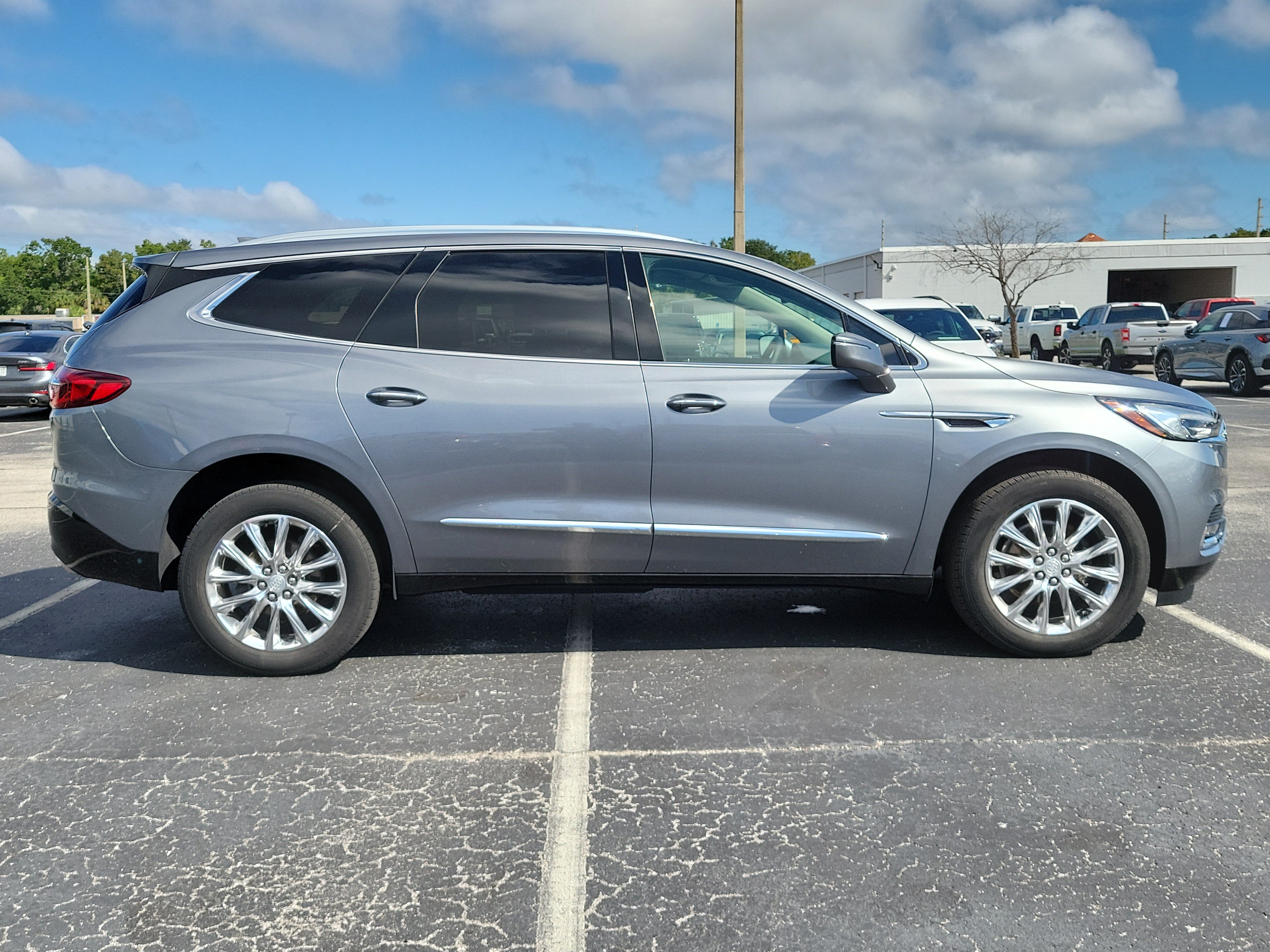 Used 2021 Buick Enclave Essence w/ Sound and Sites Package FWD image 8