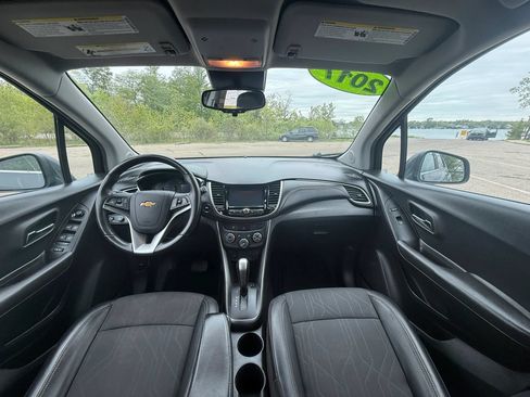 Used 2017 Chevrolet Trax LT w/ LT Convenience Package AWD/4WD image 12