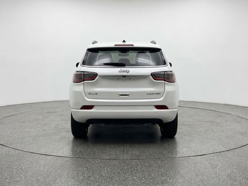 Used 2025 Jeep Compass Latitude AWD/4WD image 7