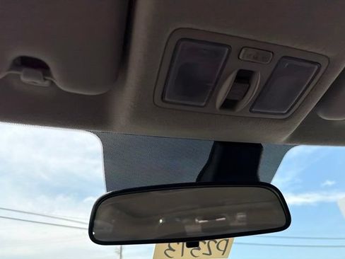 Used 2025 Hyundai Venue SEL FWD image 49