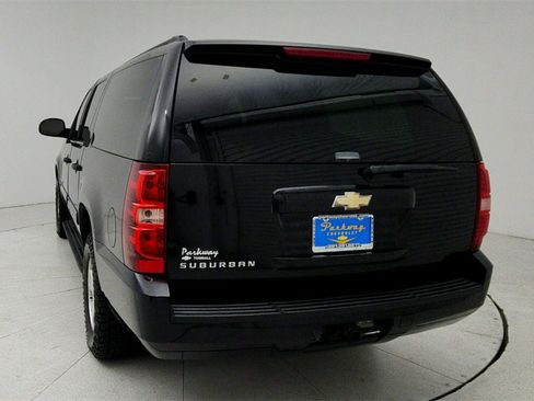 Used 2009 Chevrolet Suburban LS image 5