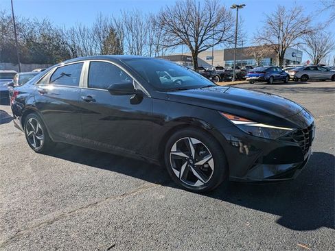 Used 2023 Hyundai Elantra SEL w/ Convenience Package image 1