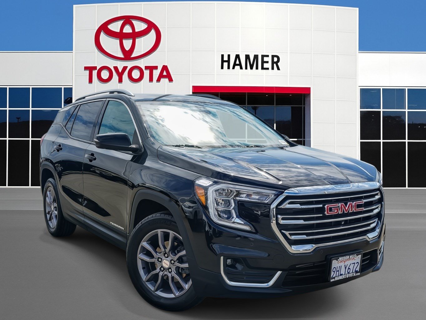 Used 2022 GMC Terrain SLT w/ Tech Package AWD/4WD image 1