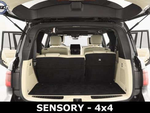 Used 2024 INFINITI QX80 Sensory image 16