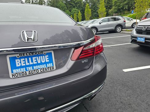 Used 2017 Honda Accord EX-L image 16