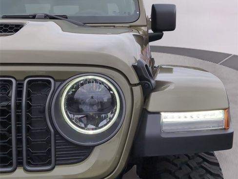 Used 2025 Jeep Gladiator Mojave image 14