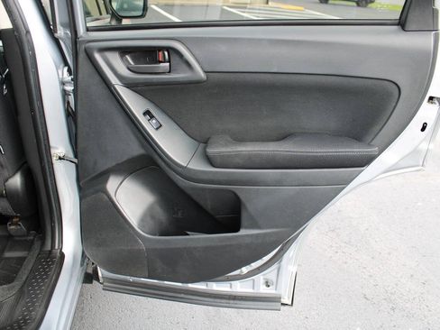 Used 2015 Subaru Forester 2.5i Premium AWD/4WD image 39