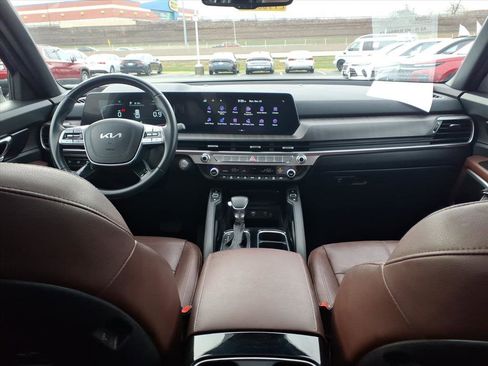 Used 2023 Kia Telluride EX w/ EX Captain's Chair Package image 8