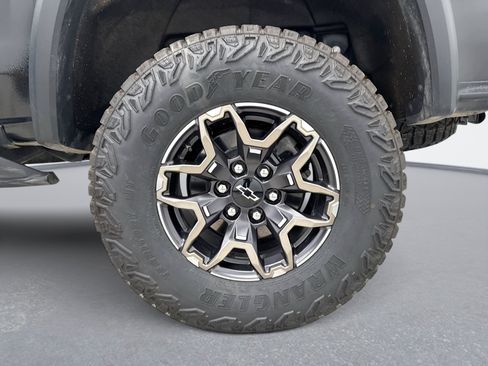 Used 2025 Chevrolet Colorado ZR2 AWD/4WD image 24