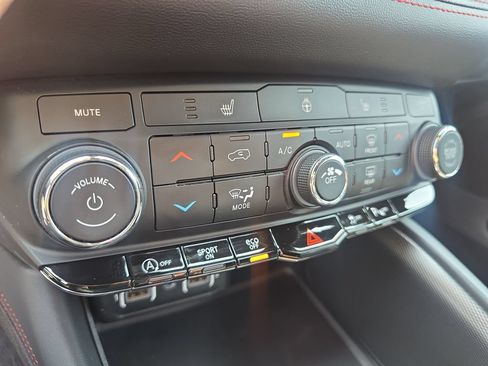 Used 2025 Dodge Durango GT AWD/4WD image 21