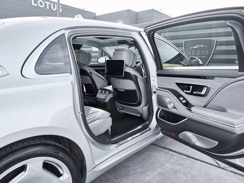 Used 2021 Mercedes-Benz Maybach S 580 4MATIC image 23