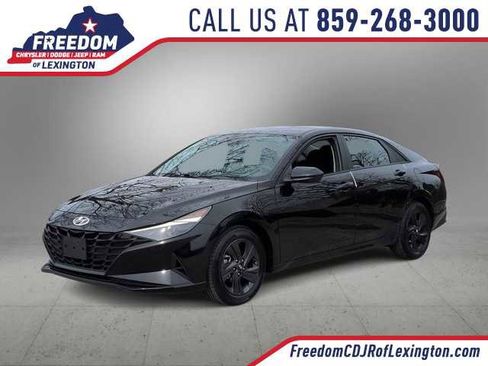 Used 2023 Hyundai Elantra SEL w/ Cargo Package image 1