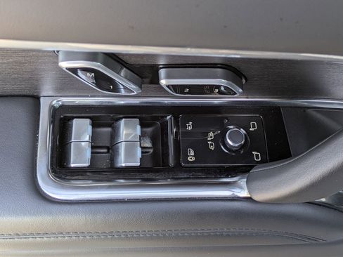 Used 2023 Land Rover Range Rover SE image 21