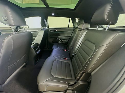 Certified 2025 Volkswagen Atlas Cross Sport SEL AWD/4WD image 39
