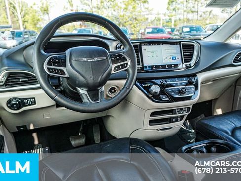 Used 2022 Chrysler Pacifica Touring-L image 29