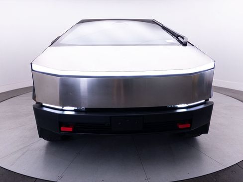 Used 2024 Tesla Cybertruck AWD Crew Cab image 13