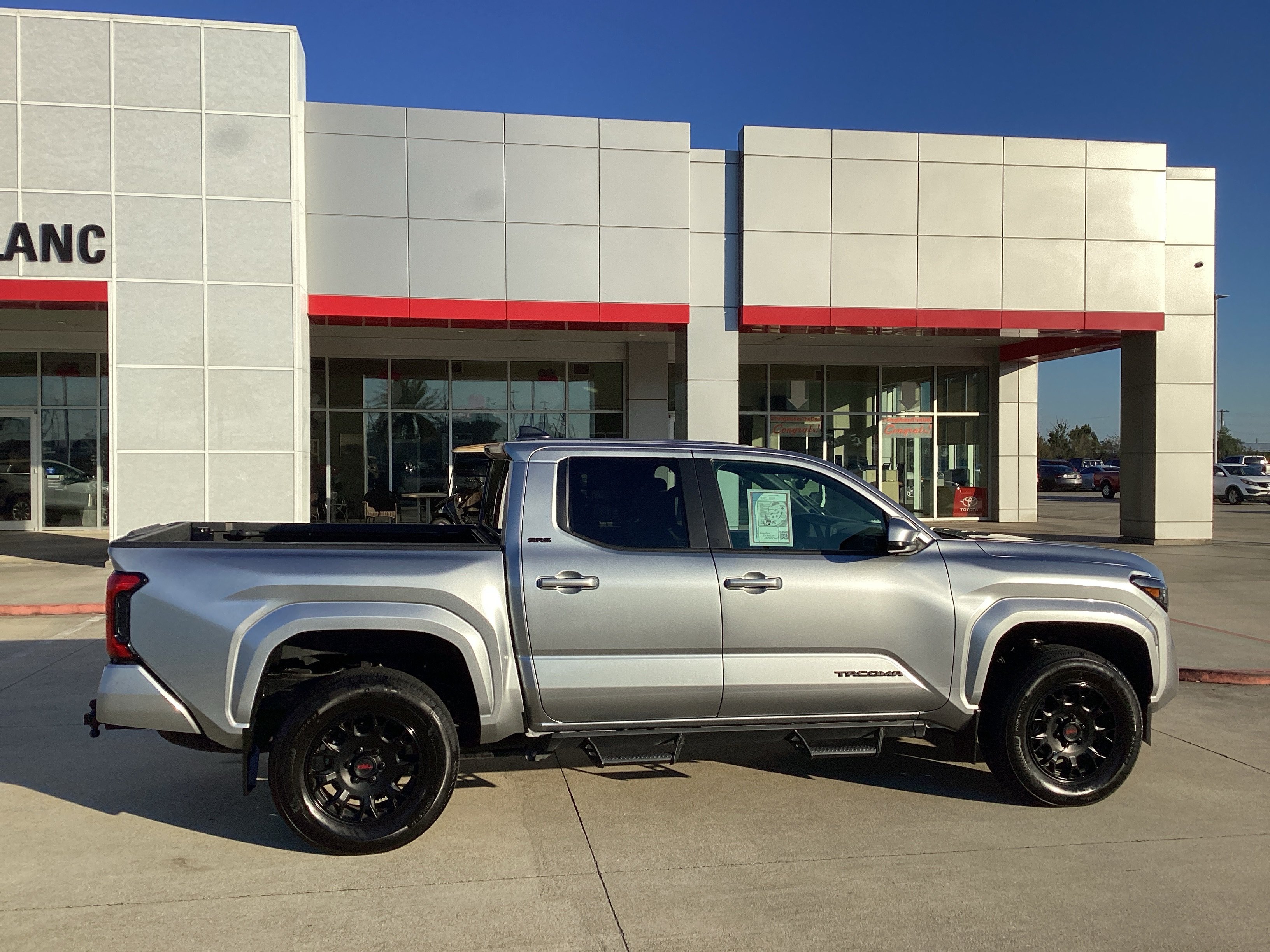 Used 2024 Toyota Tacoma SR5 RWD image 8