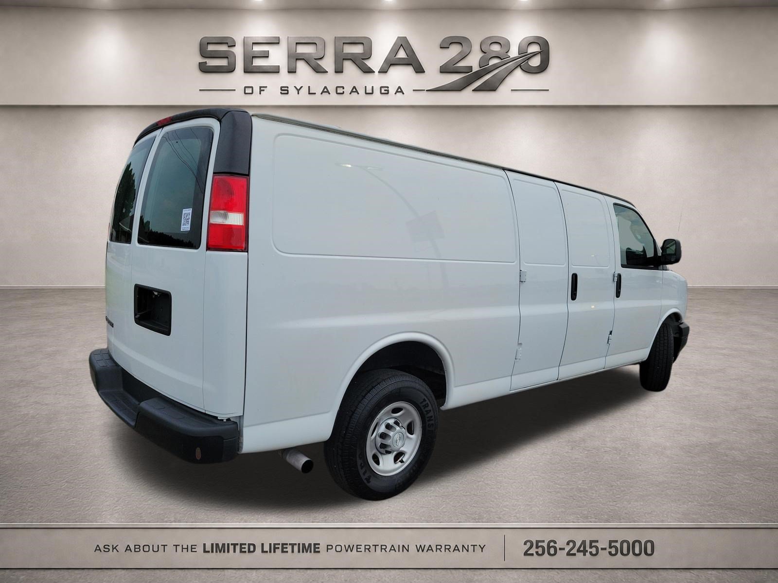 Used 2018 Chevrolet Express 2500 Extended RWD image 5