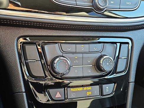 Used 2021 Buick Encore Preferred w/ Safety Package image 20