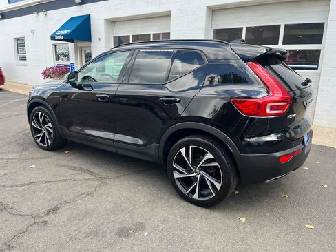Used 2019 Volvo XC40 T5 R-Design AWD/4WD image 2