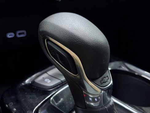 Used 2025 Chevrolet Trax LT w/ LT Convenience Package FWD image 32