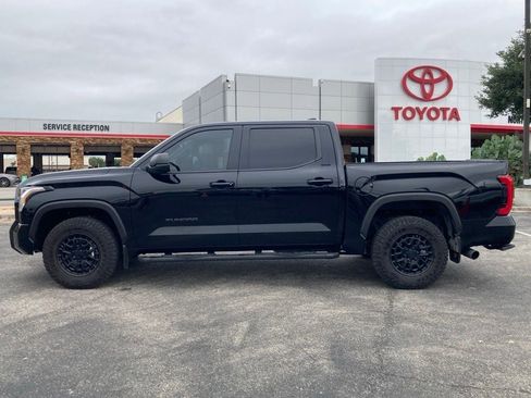 Certified 2025 Toyota Tundra SR5 w/ SR5 Premium Package AWD/4WD image 8