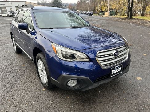 Used 2017 Subaru Outback 2.5i Premium image 2
