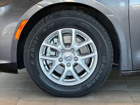 Used 2023 Chrysler Pacifica Touring-L FWD image 26