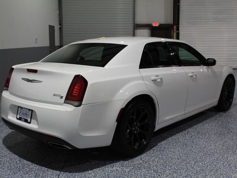 Used 2019 Chrysler 300 S image 8
