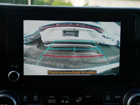 Used 2023 Toyota Highlander XLE AWD/4WD image 21