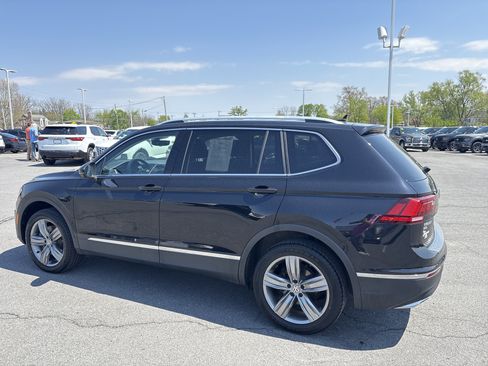 Used 2021 Volkswagen Tiguan SEL w/ 3rd Row Seat Package AWD/4WD image 11
