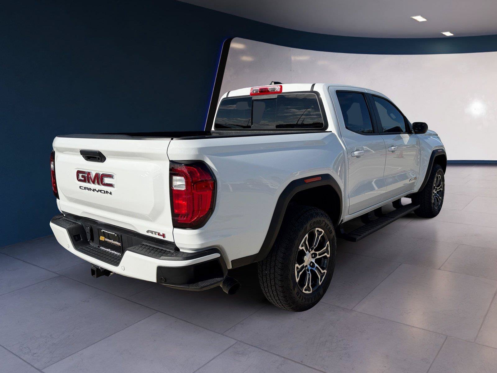 Used 2025 GMC Canyon AT4 w/ AT4 Premium Package AWD/4WD image 5