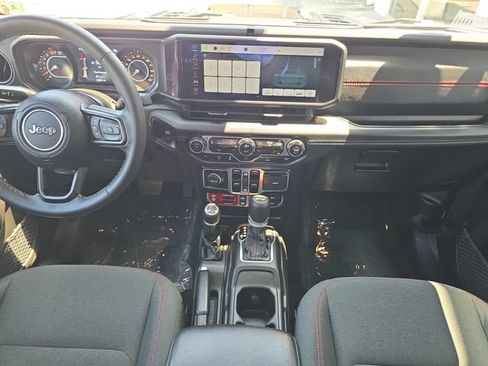 Used 2025 Jeep Wrangler Unlimited Rubicon AWD/4WD image 13