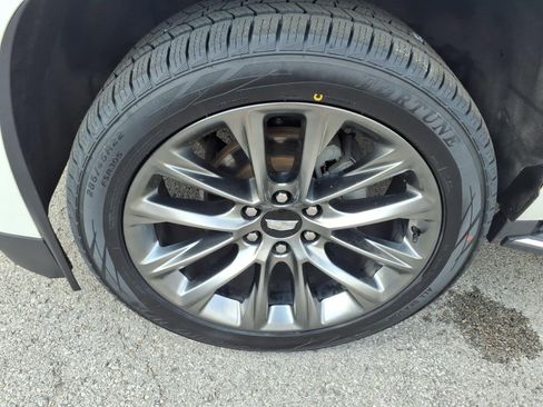 Used 2017 Cadillac Escalade Luxury RWD image 5