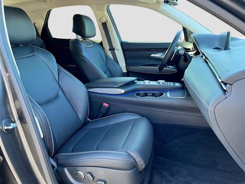 Used 2024 Genesis GV70 2.5T w/ Advanced Package image 25