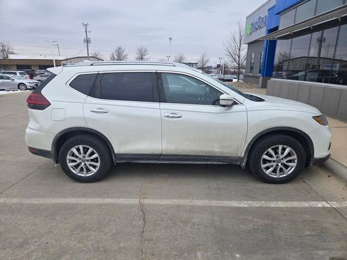 Used 2018 Nissan Rogue SV w/ Premium Package image 14