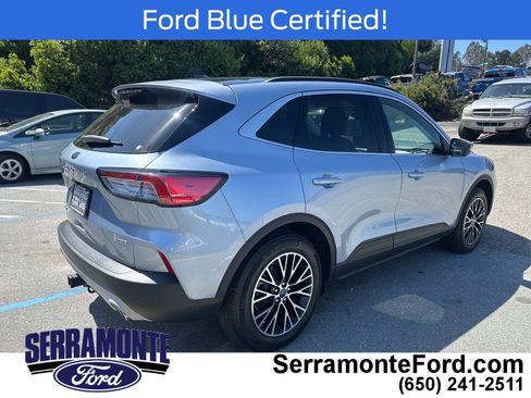 Used 2022 Ford Escape Titanium w/ Class II Trailer Tow Package FWD image 7