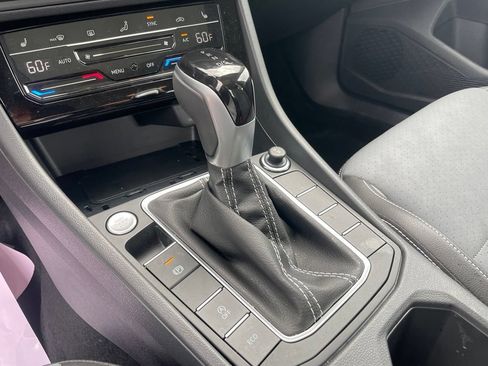 Used 2025 Volkswagen Jetta SE FWD image 18